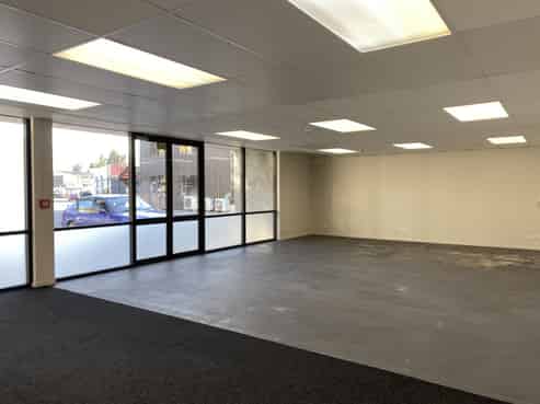 Ground Floor Retail/Showroom or Office