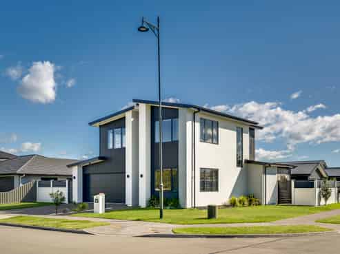 24 Aspiring Drive, Poraiti