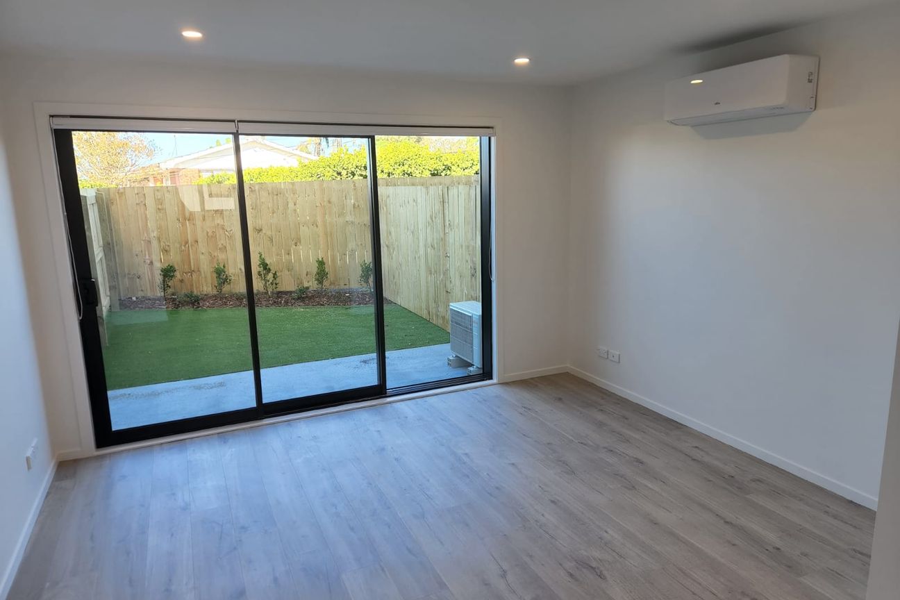 2 BEDS / 2 BATHS / AVAILABLE FROM 8th APRIL - Ansicht 2