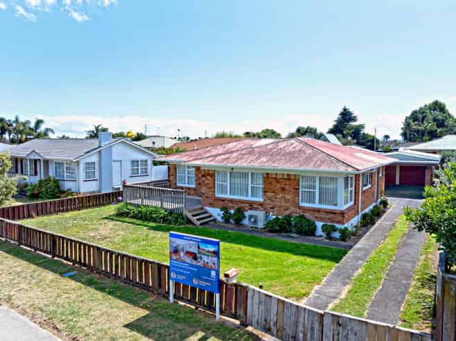 79 Rosehill Drive, Papakura