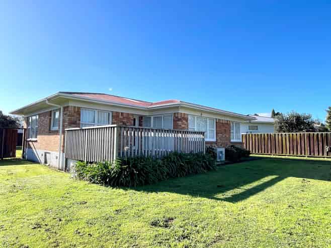 79 Rosehill Drive, Papakura