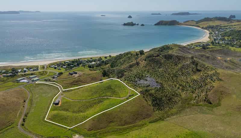 838 Black Jack Road, Opito Bay