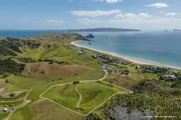 838 Black Jack Road, Opito Bay
