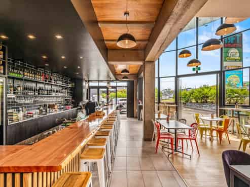 PRIME DUAL INVESTMENT OPPORTUNITY IN ROSEDALE
