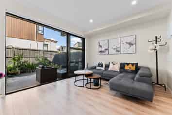17 Peihana Road, Hobsonville