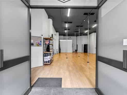 CBD Investment! Established tenant - 5 year lease