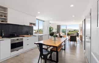 13/6 Bushland Grove, Paparangi