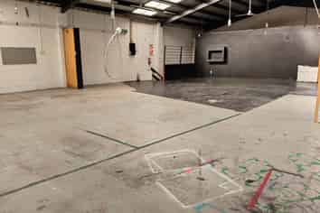 WAREHOUSE WITH LOADING DOCK
