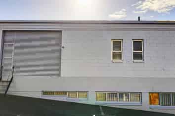 WAREHOUSE WITH LOADING DOCK
