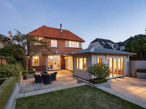 355 Highgate, Roslyn