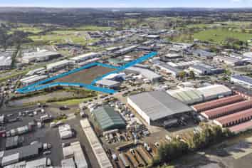 Flexible Options For Metalled Fully Fenced Yard