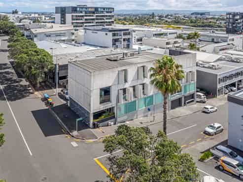 Architectural Masterpiece - Live, Work, Invest