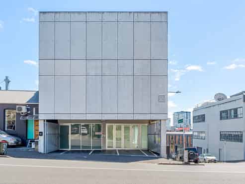 Architectural Masterpiece - Live, Work, Invest