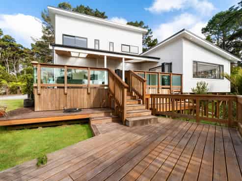 12 Sunnyvale Road, Waitakere