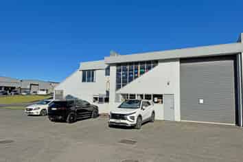 IDEAL FOR OWNER-OPERATORS/INVESTORS
