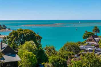 8 The Cliffs, Britannia Heights