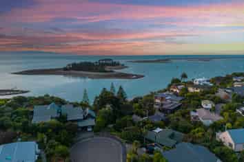 8 The Cliffs, Britannia Heights