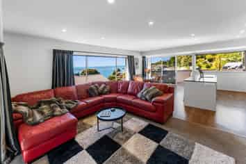 8 The Cliffs, Britannia Heights