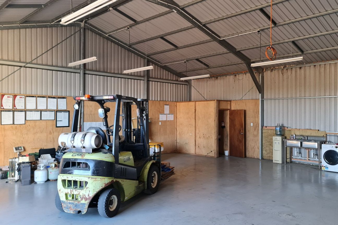 Excellent Workshop and Yard - Aanzicht 5