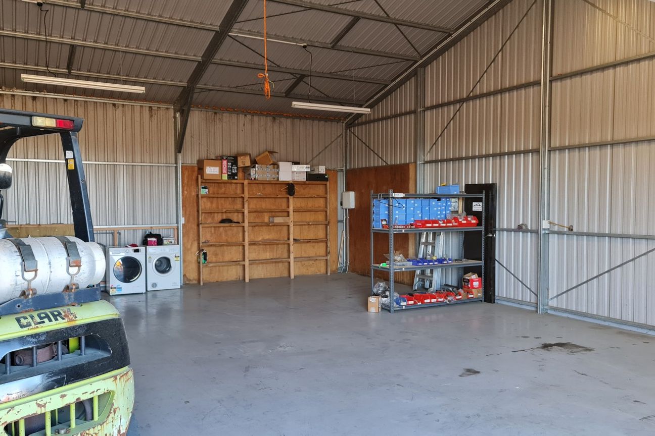 Excellent Workshop and Yard - Aanzicht 4