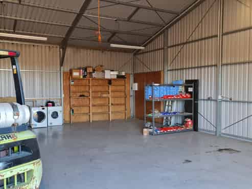 Excellent Workshop and Yard