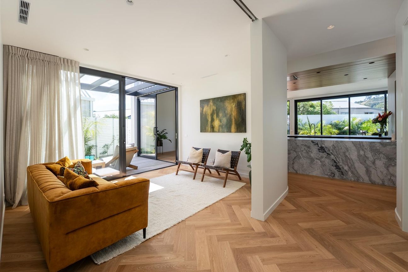 BRAND NEW ARCHITECTURAL - NEVER LIVED IN - Altro