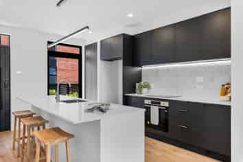 2/17 Donald Place, Merivale