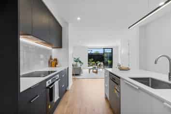 2/17 Donald Place, Merivale