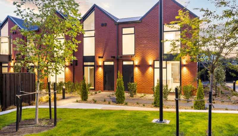 2/17 Donald Place, Merivale