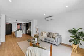 2/17 Donald Place, Merivale