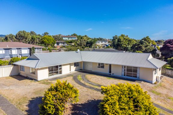 Sold - 50 Queens Road, Waikanae Beach - realestate.co.nz