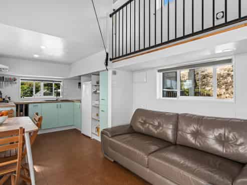1377d Manawahe Road, Manawahe