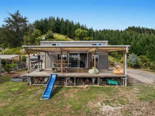 1377d Manawahe Road, Manawahe