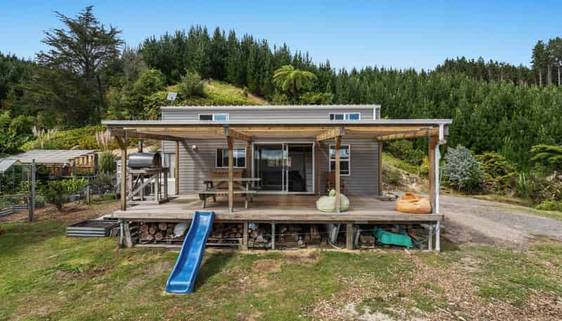 1377d Manawahe Road, Manawahe