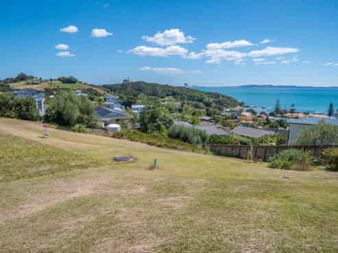 35 Dudley Crescent, Cable Bay