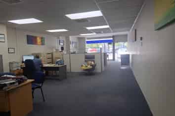 New Lynn Road Front Office/Retail