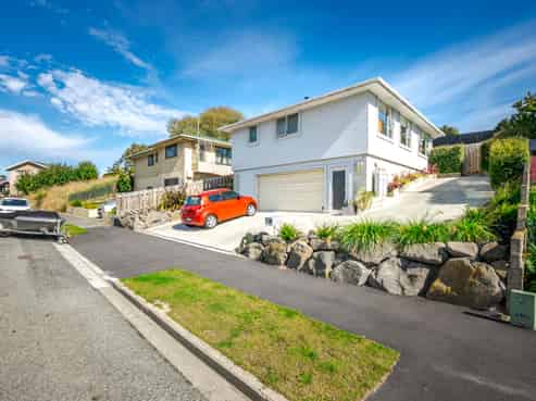 14 Clyde Carr Crescent, Waimataitai