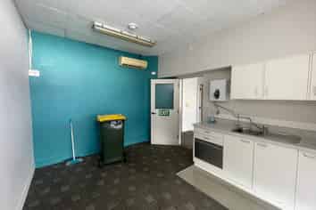 Large Prime Devonport Retail