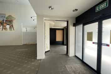 Large Prime Devonport Retail