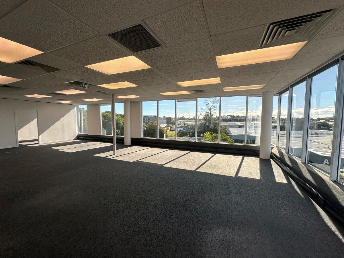Affordable Top Floor Office - Mehr
