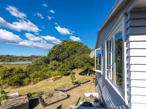 41 Causeway Road, Surfdale