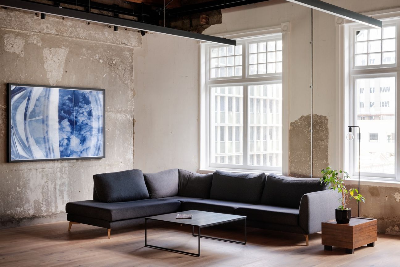 Top floor office within architectural icon - Vista 4
