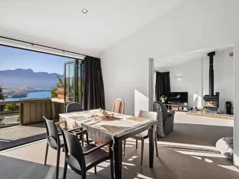 6 Wynyard Crescent, Fernhill/Sunshine Bay