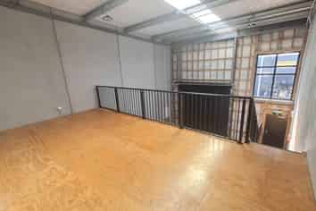 PRICED TO SELL, 97M² WAREHOUSE
