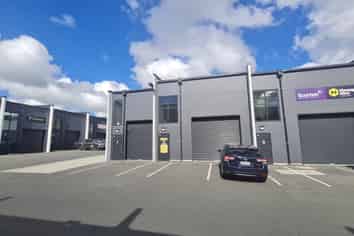 PRICED TO SELL, 97M² WAREHOUSE
