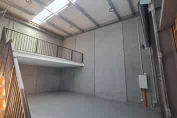 PRICED TO SELL, 97M² WAREHOUSE
