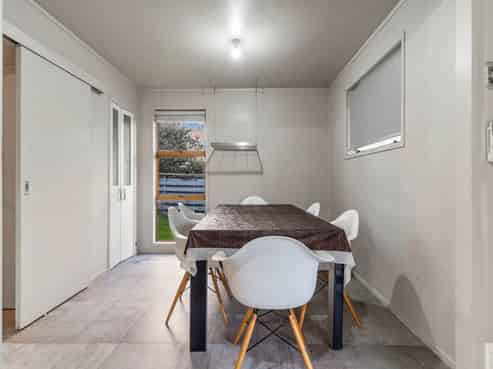 2/41 Challen Close, Conifer Grove