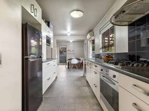 2/41 Challen Close, Conifer Grove