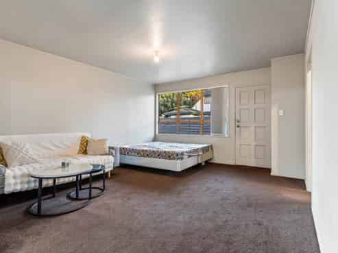 2/41 Challen Close, Conifer Grove