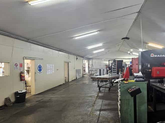 CBRE | High-Profile 943sqm Industrial Warehouse